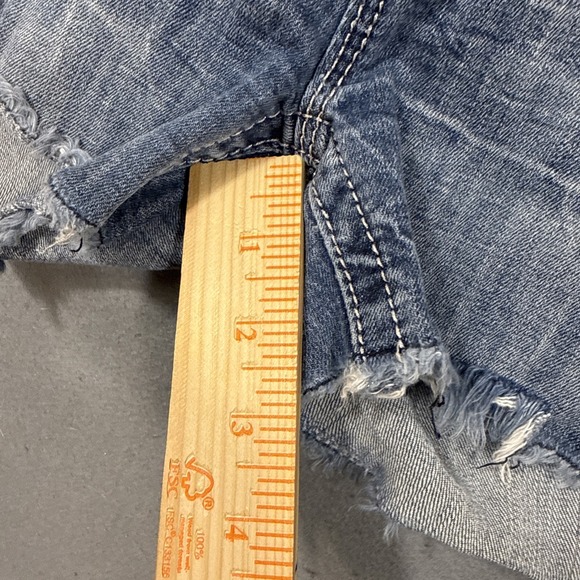 Miss Me Jeans Women's Shorts 32 Signature Short Embellished DISTRESSED Jean - Picture 3 of 7